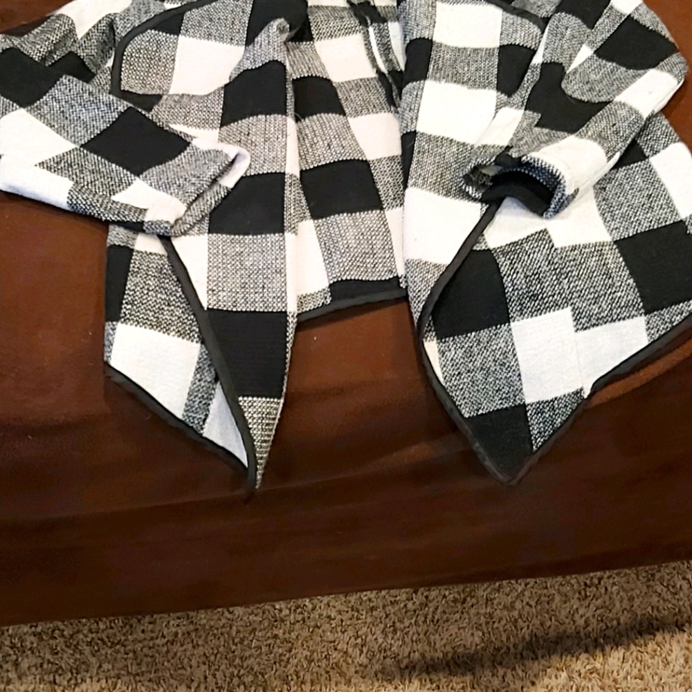 Womens Black & White Blazer
